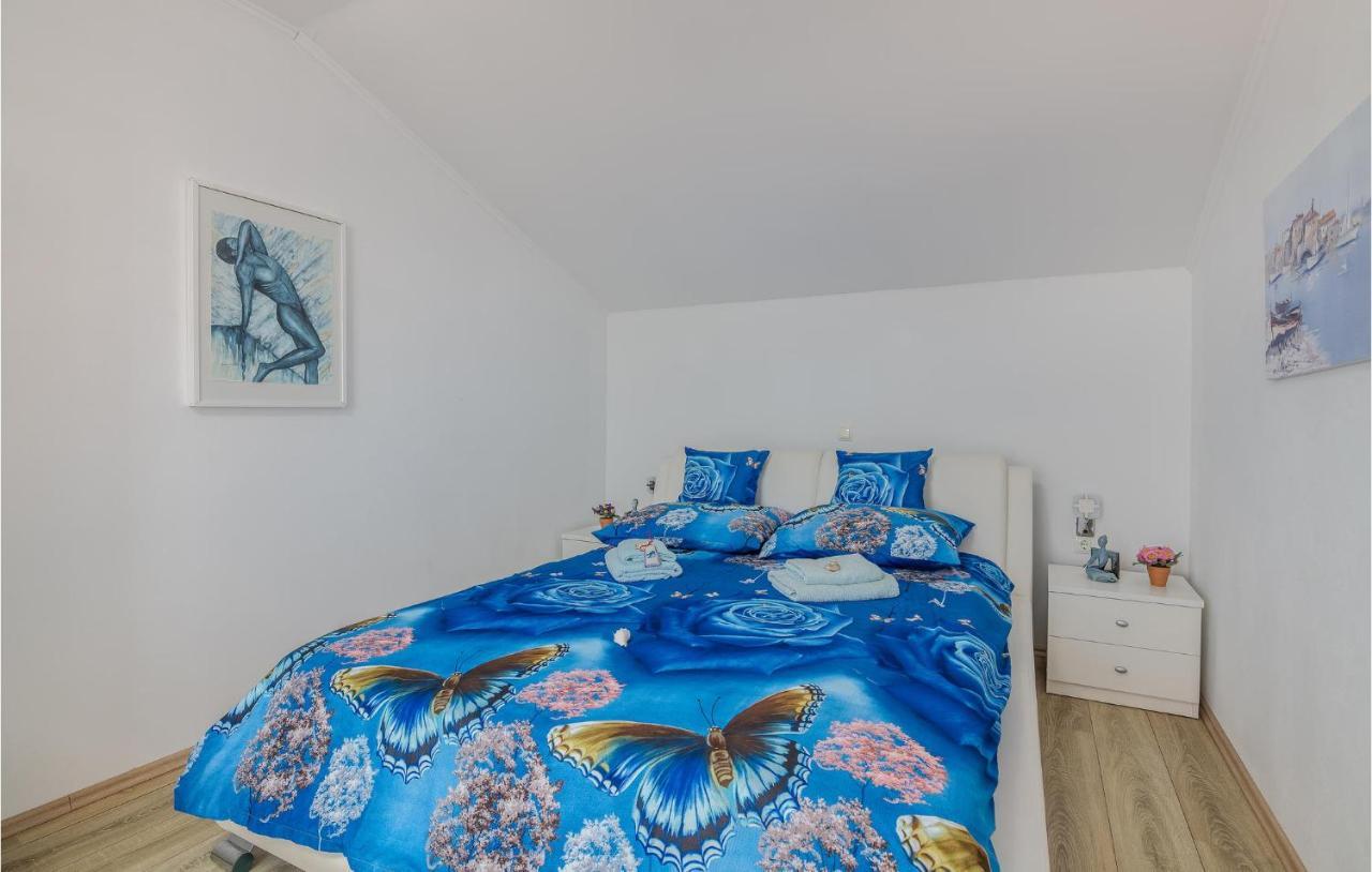 Nice Apartment In Stara Baska With Kitchen מראה חיצוני תמונה